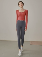 Красный лонгслив, леггинсы, комплект, с драгоценным камнем