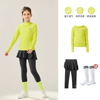 Лимонные черные штаны, белые носки