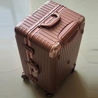 Алюминиевая рама из розового золота с толстыми моделями