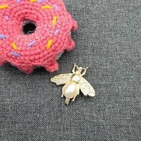 Украшение золотой пчелы 1