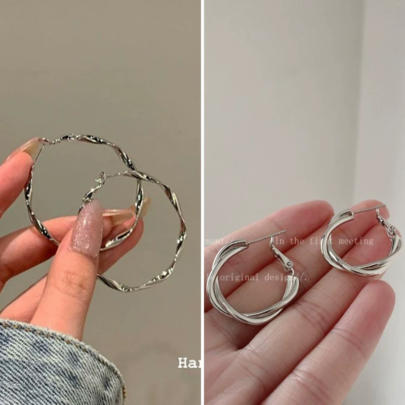 Крупные серьги с хвостиком
