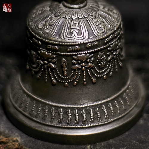 Цинхай Таэру, вековое наследие Дхармы, ваджрный колокольчик, тантрический инструмент из чистой меди, пятиниточный ваджрный колокольчик и пестик.