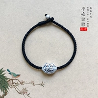 Браслет из черной веревки (обратите внимание на обхват руки) или рост и вес.