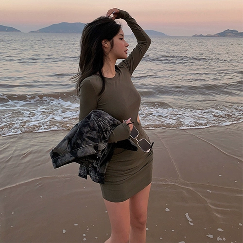 Сексуальное осеннее платье, дизайнерская поясная сумка, мини-юбка, 2021 года, облегающий крой, тренд сезона, с акцентом на бедрах