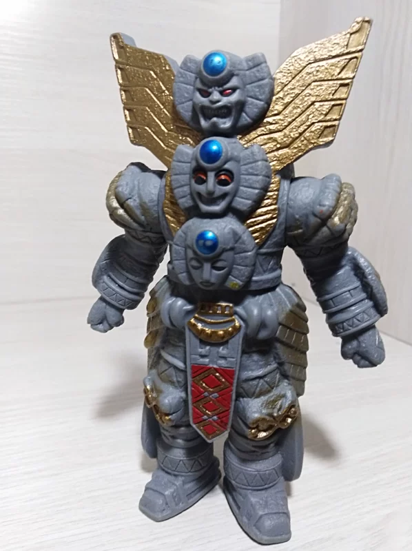 Гenuine Japan's Ultraman Ultraman Soft Gel Monster 500 Cosmic Man Gaoshirin Mengbius A140