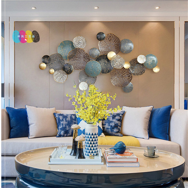 Декор, диван для гостиной, металлическая подвеска, легкий роскошный стиль