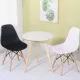 Два стула и один стол (белый рабочий стол 60 круглых цветных замечаний)