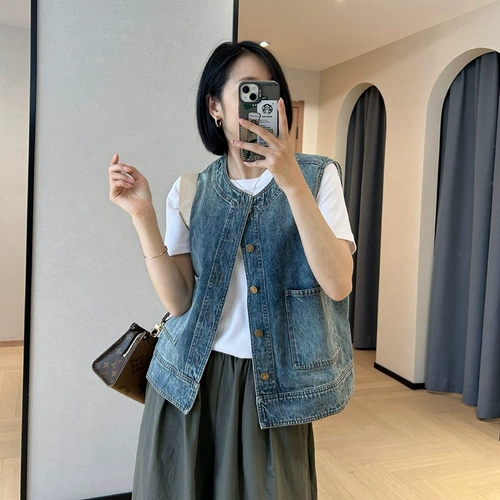 Джинсовый жилет, летняя куртка без рукавов, круглый воротник, яркий броский стиль, по фигуре