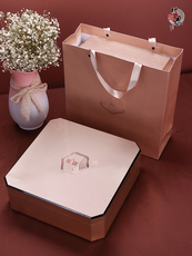 Подарочная коробка