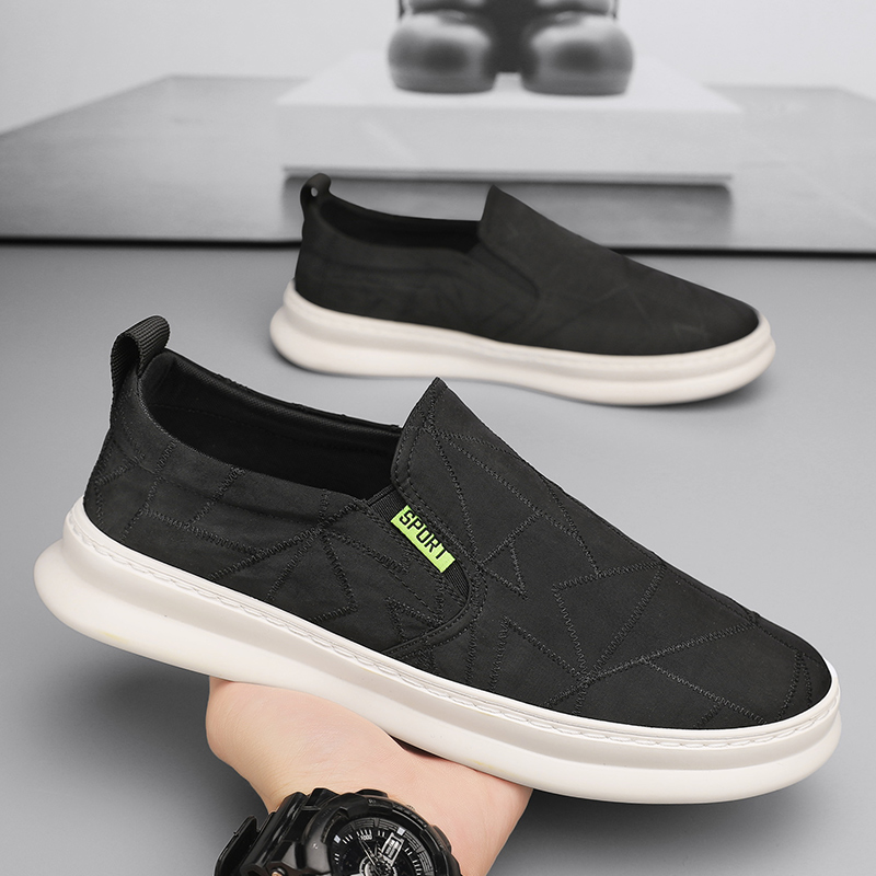 Black [casual style]