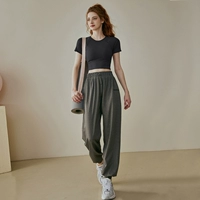 Черные штаны, короткий рукав, свободный крой