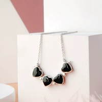 Сделайте волосы с обеих сторон (делайте это самостоятельно), чтобы выгравировать свободно