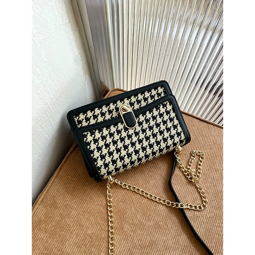 Цепь, сумка через плечо, небольшая дизайнерская сумка на одно плечо, изысканный стиль, на цепочке, коллекция 2022