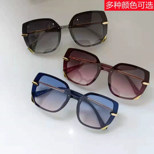 Солнцезащитные очки, защита от ультрафиолета, по фигуре, популярно в интернете