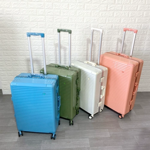 Металлический чемодан, 26 дюймов, 28 дюймов