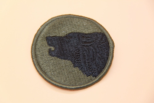 Совершенно новая американская оригинальная вышиваемая повязка: 104 -й пехотный дивизион