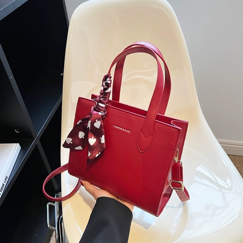 Красная вместительная и большая сумка через плечо для невесты, коллекция 2022, изысканный стиль