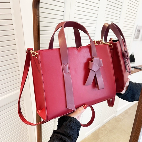 Бордовая вместительная и большая сумка для невесты, изысканный стиль