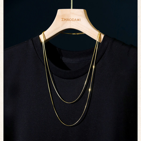 Модное ожерелье, цепочка, осеннее, тренд сезона, легкий роскошный стиль