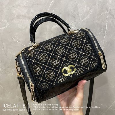 taobao agent Advanced handheld shoulder bag, high-quality style, 2023 collection, crocodile print
