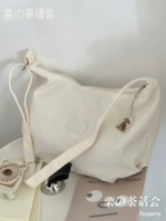 Молочно-белый