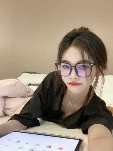 Black Glasses Box Женская Большая Лицо показывает, что можно сопоставить Leverinye, большая рама, лицо, маленькая коробка Ultra -Slight Myopia Glasses