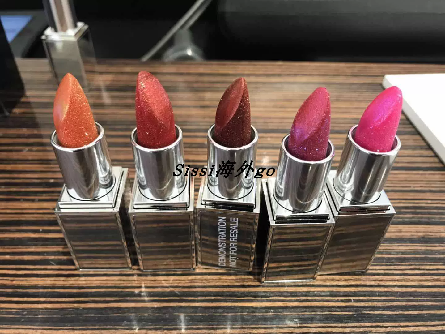 清仓特价suqqu 19年秋季限量唇膏口红12金银杏111熏色112冬花火 清仓特价suqqu 19年秋季限量唇膏口红12金银杏111熏色112冬花火