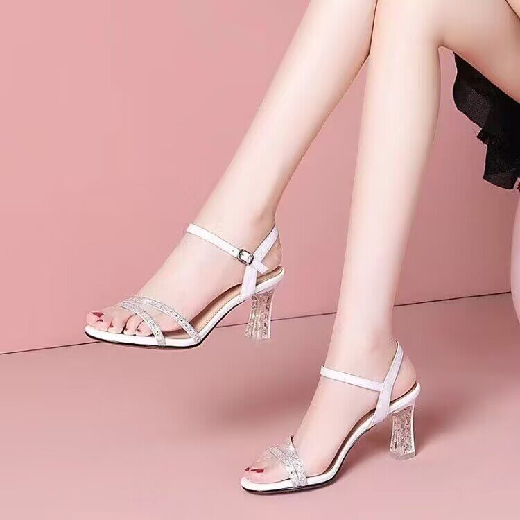 The First Cowhide Buckle Open Toe Sandals For The Summer Of 2026, Featuring Crystal Rhinestone Leather And Thick High Heels_voghion.com