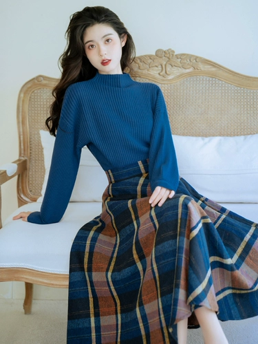 魅影仙女2023年新款秋装套装蓝色毛衣搭配一整套格子半身裙两件套
