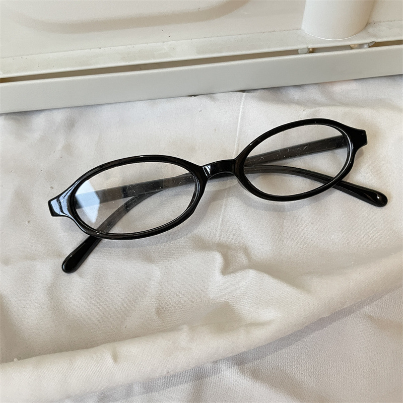Retro Oval Black
