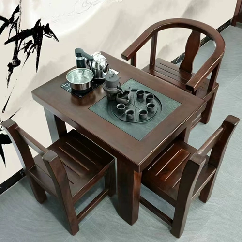 Старый лодочный деревянный чайный стол китайский бревенчатый чайный стол. Маленькая квартира дома на балконе.