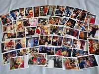 [50 фотографий] Старые друзья, окружающие друзей, старые фотографии кадры 350G Ультра -толчка открытка