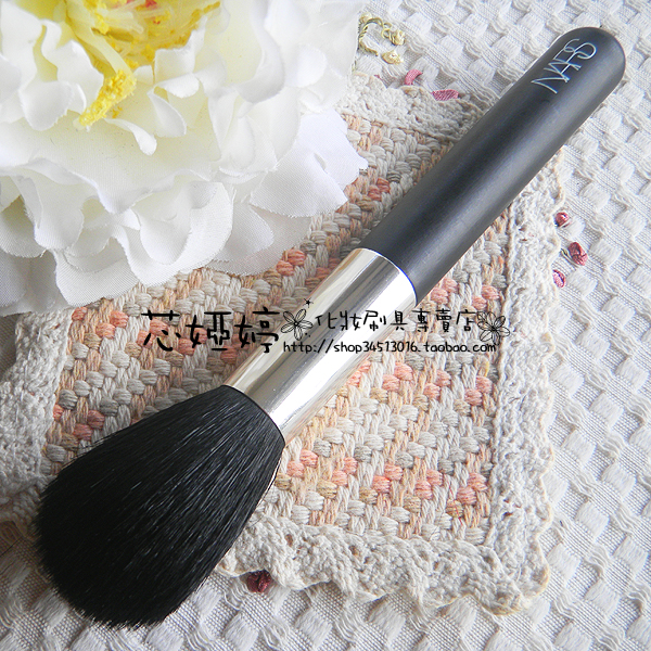 

Кисть для нанесения макияжа NARS 1#