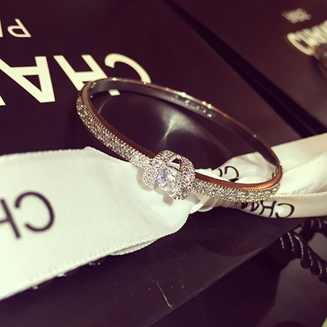 爱逛街为您找到锆石手镯相关的宝贝,您可以在下面的板块中挑选喜欢的