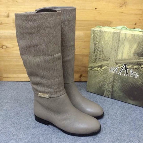 爱逛街为您找到高筒羊毛靴相关的宝贝,您可以在下面的板块中挑选喜欢