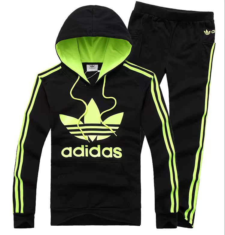 

Спортивный костюм Adidas