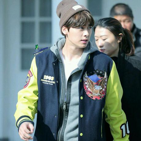 吴亦凡 李易峰 李钟硕同款外套刺绣老鹰徽章男女情侣装棒球服卫衣