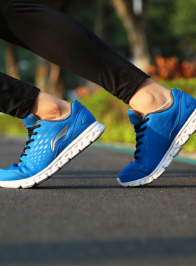 【保暖跑步鞋】_减震慢跑鞋图片_秋冬运动鞋价格_搭配分享 - 爱逛街