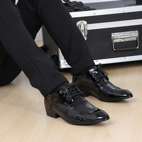 爱逛街为您找到正装黑色皮鞋相关的宝贝,您可以在下面的板块中挑选