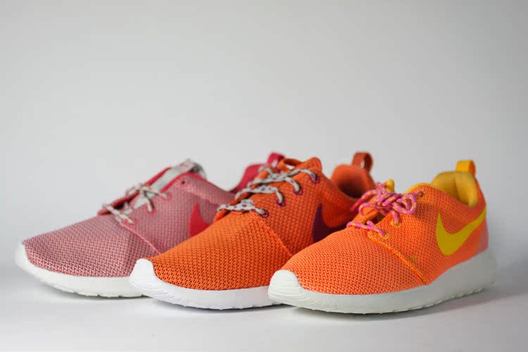 

Кроссовки Nike ROSHE RUN 511882-101-800-301