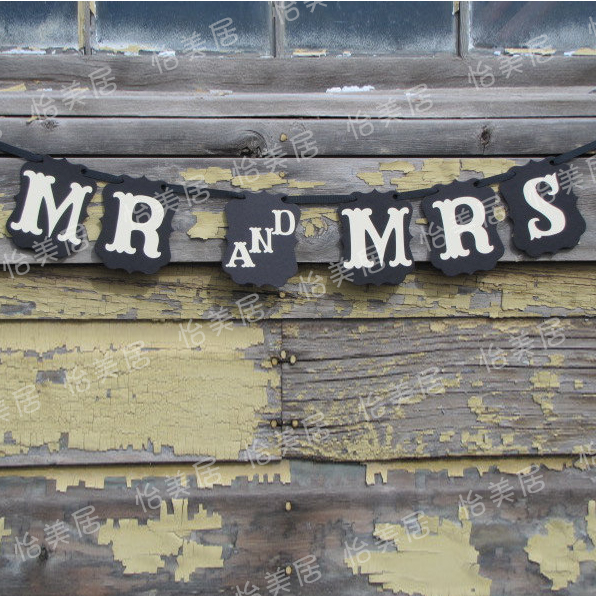 

Гирлянда бумажная MR And MRS Wedding Banner