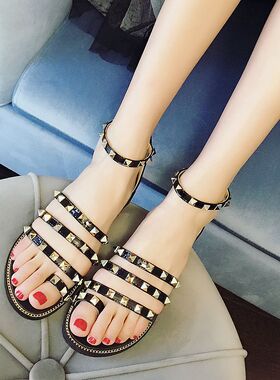 00       蓝羽***34   发布了  欧美风漆皮细带脚腕搭扣铆钉套趾罗马