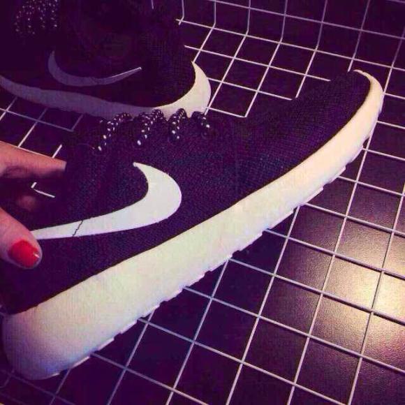 

туфли Nike Nike Roshe Run 511882