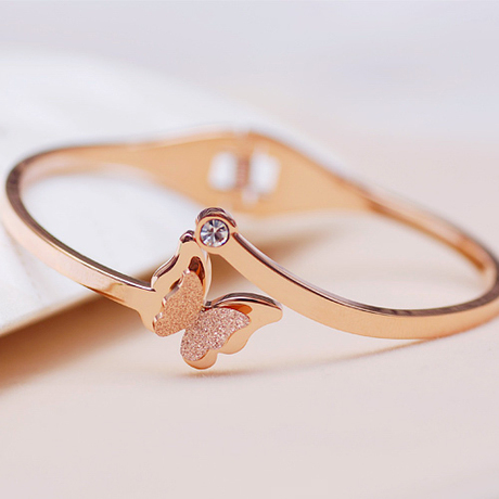 爱逛街为您找到彩金手镯相关的宝贝,您可以在下面的板块中挑选喜欢的