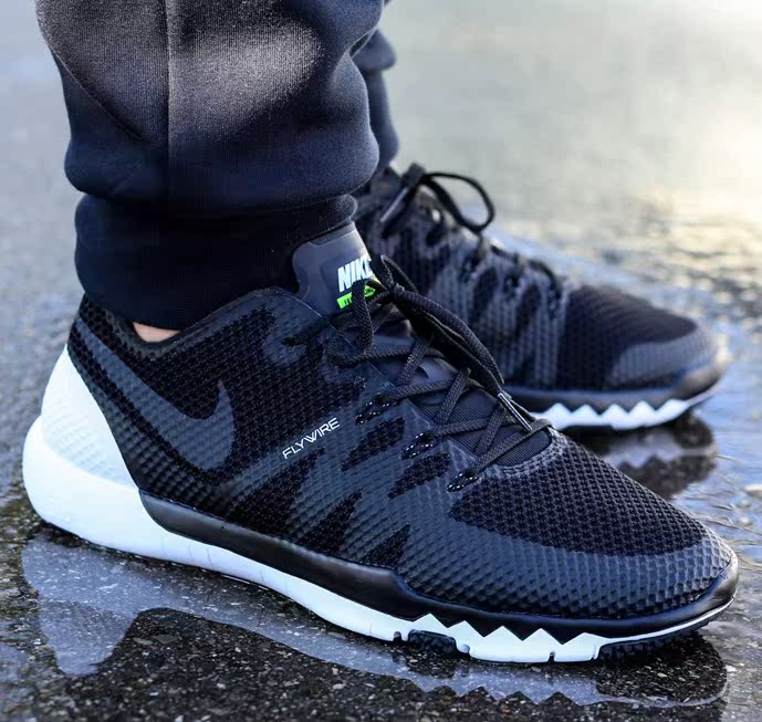

Кроссовки Nike [15 FREE 3.0 705270-414/001