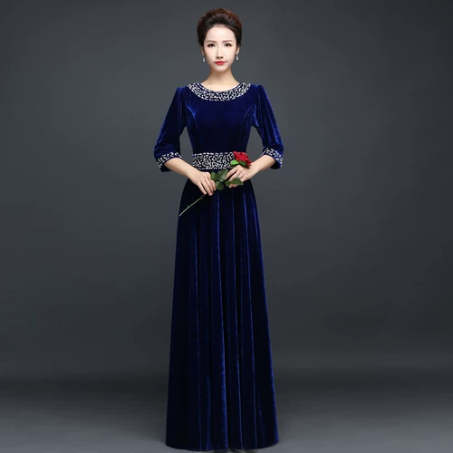 Элегантное бархатное длинное платье, коллекция 2023, городской стиль