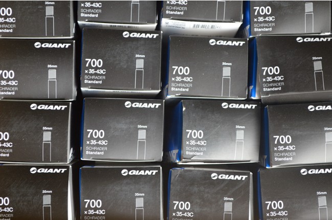 

Камера велосипедная Of Giant 700 x 35/43 26 * 1,95 GIANT 700*35C/43C 23-25 26*1.95