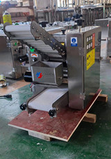 Переработке риса оборудование 新型饺子皮机小型混沌皮机可按客户尺寸做面皮机设备自动擀皮机