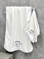 Белое банное полотенце
