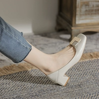 Комбинированная пряжка риса белого цвета